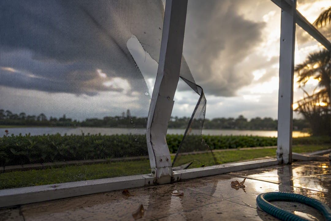 How U.S. Homeowners Can Save up to 60% on a Storm Damaged Pool Cage